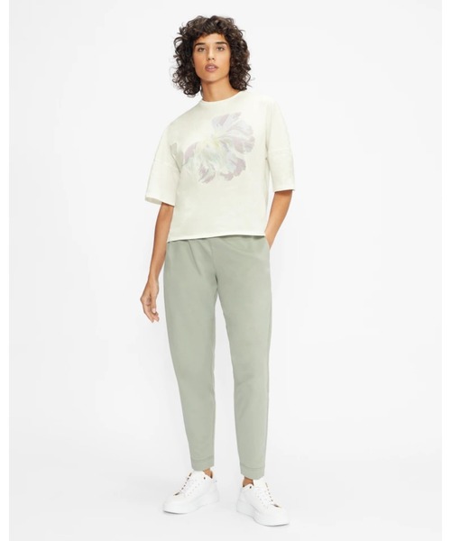 Ted Baker(テッドベーカー)の「KCALIIE フラワープリントTシャツ(Tシャツ/カットソー・レディース・ホワイト・1/0/4/3)」の4枚目の写真