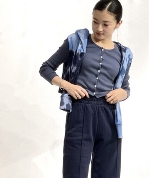 GAP（ギャップ）の「リブ クロップドトップス（Tシャツ/カットソー・レディース・グレー/ホワイト/ブルー/ブラック/ブルー系その他/ピンク/グリーン/ライラック・XL/XS/M/XXS/L/S）」の6枚目の写真