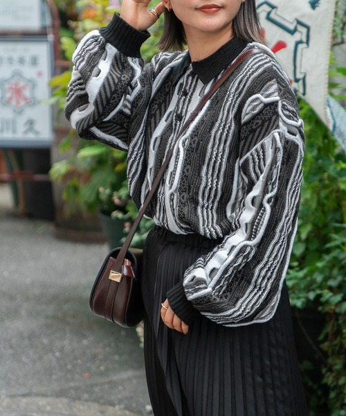 kutir（クティール）の「デザインポロニット（ニット/セーター・レディース・ブラック/ベージュ/カーキ/ネイビー・FREE）」の5枚目の写真