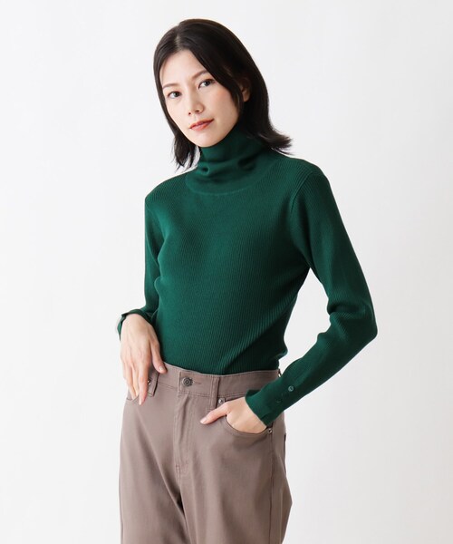 SHOO・LA・RUE（シューラルー）の「◆【M-3L】ちくちくしにくい袖ボタンつきリブニット（ニット/セーター・レディース・ブラック/ダークブラウン/ブルー/グリーン/アイボリー/サンドベージュ/ピンク系その他/アイボリー系2/ベージュ系その他5/ブラック系2・02/03/04/05）」の9枚目の写真