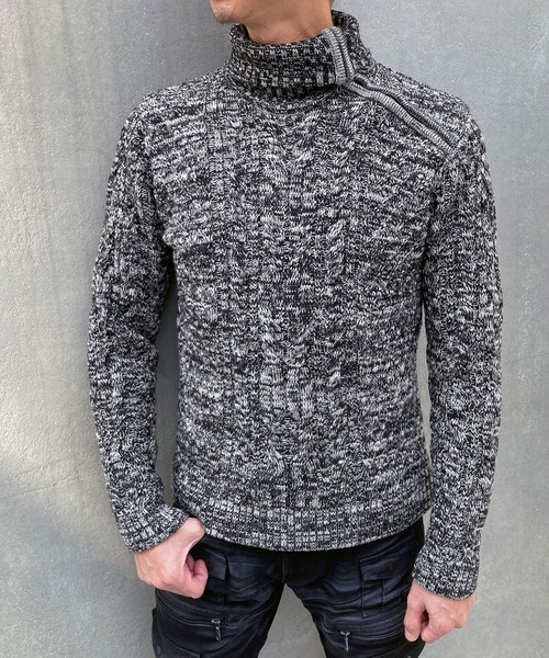 HIDEAWAYS NICOLE（ハイダウェイニコル）の「肩ファスナ－タ－トルネックニット（ニット/セーター・メンズ・ブラック×グレー/ホワイト×ライトグレー/レッド系その他/ホワイト系その他・MEDIUM/LARGE/X-LARGE）」の3枚目の写真