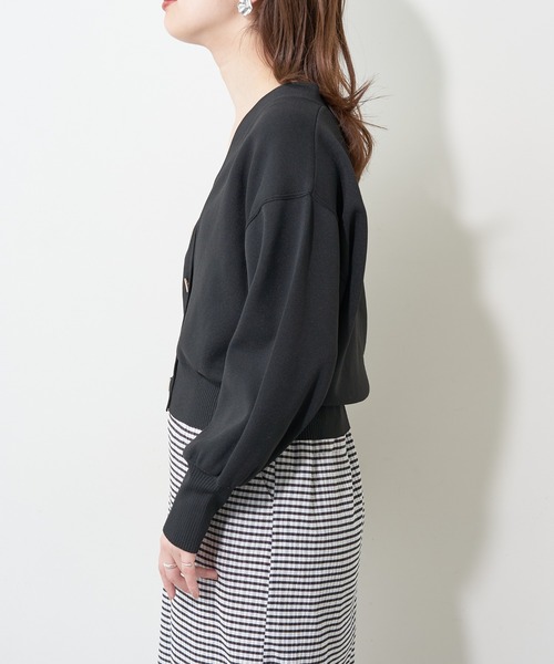 natural couture(ナチュラルクチュール)の「【おうちで洗える!】プチプラハトメバー釦おしゃれカーディガン(カーディガン/ボレロ・レディース・オフホワイト/グレイッシュベージュ・FREE)」の6枚目の写真