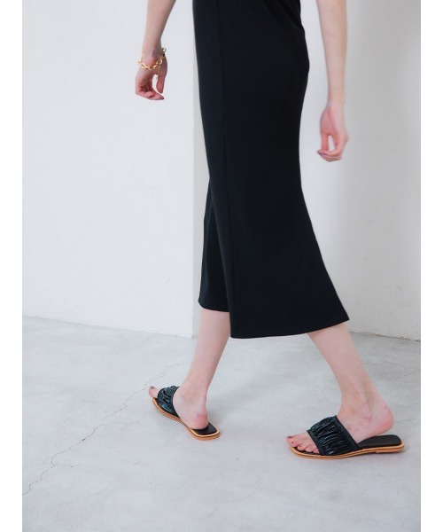 Ayla（アイラ）の「flat frill sandals（サンダル・レディース・ブラック/アイボリー・24/25/24.5/23.5/23）」の4枚目の写真