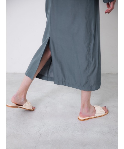 Ayla（アイラ）の「flat frill sandals（サンダル・レディース・ブラック/アイボリー・24/25/24.5/23.5/23）」の9枚目の写真