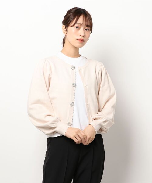 Allamanda（アラマンダ）の「ビジューボタンカーディガン（カーディガン/ボレロ・レディース・パープル/アイボリー/ブラック・M）」の2枚目の写真