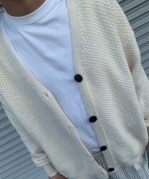 anown（アノン）の「鹿の子編みVネックニットカーディガン【インフルエンサー枝元雷亜×anown 限定コラボ】（カーディガン/ボレロ・メンズ・グリーン/ブラック/ホワイト・M/L）」の4枚目の写真