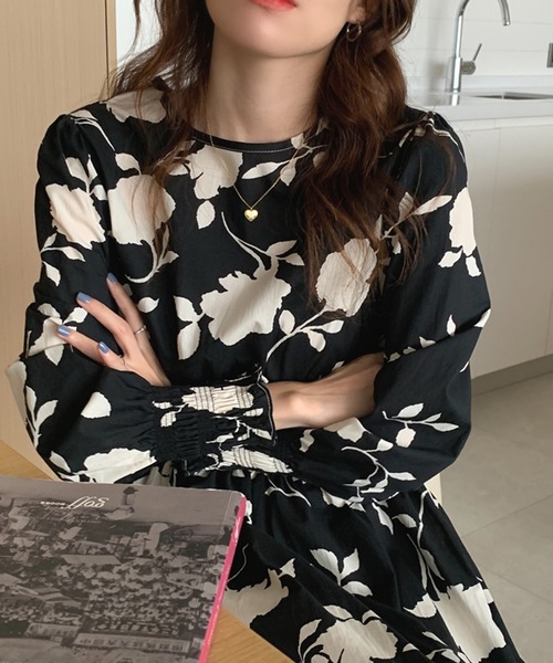 Jewelobe(ジュエローブ)の「モノクロフラワーシャーリングディテールワンピース(ワンピース・レディース・アイボリー/ブラック・FREE)」の16枚目の写真