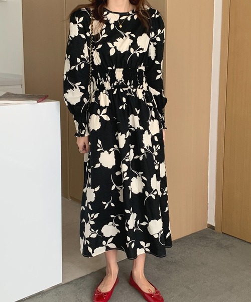 Jewelobe(ジュエローブ)の「モノクロフラワーシャーリングディテールワンピース(ワンピース・レディース・アイボリー/ブラック・FREE)」の19枚目の写真