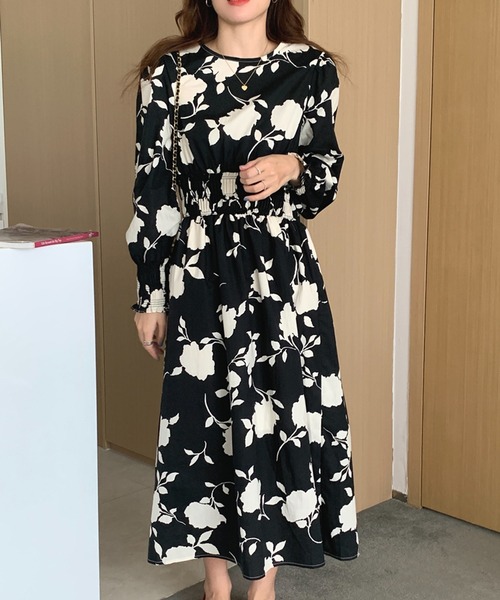 Jewelobe(ジュエローブ)の「モノクロフラワーシャーリングディテールワンピース(ワンピース・レディース・アイボリー/ブラック・FREE)」の21枚目の写真