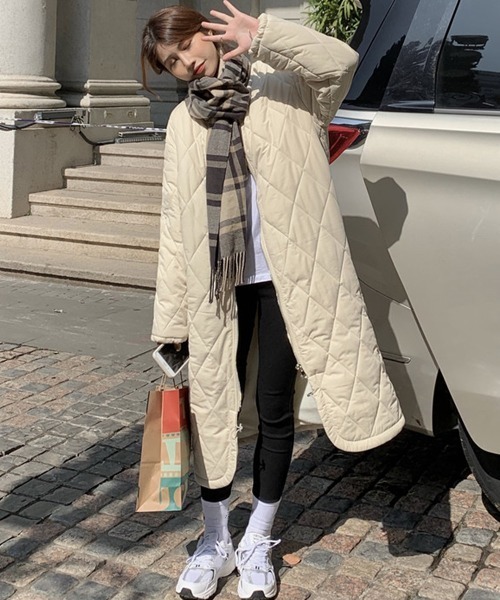 DAY CLOSET（デイ クローゼット）の「レディース ベースボールカラーカジュアルキルティングロングコート（ノーカラーコート・レディース・アイボリー/モカ・ONE SIZE）」の8枚目の写真