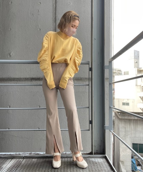 R&E(アールアンドイー)の「【R&E】チャンキーヒールベルテッドエナメルパンプス(パンプス・レディース・ブラック/カーキ/アイボリー・22.0cm/22.5cm/23.0cm/23.5cm/24.0cm/24.5cm)」の17枚目の写真