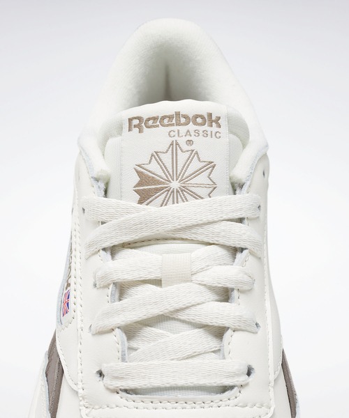 Reebok(リーボック)の「クラブシー / Club C Double Revenge(スニーカー・レディース・オフホワイト/ホワイト×グリーン・22.5cm/23.5cm/24.5cm/25.5cm/26.5cm/27.5cm/27.0cm/28.0cm/22.0cm/23.0cm/24.0cm/25.0cm/26.0cm)」の7枚目の写真