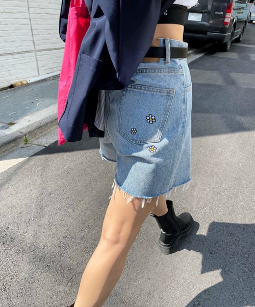 WHO'S WHO gallery（フーズフーギャラリー）の「フラワーショートデニム（デニムパンツ・レディース・サックスブルー/ブラック/キナリ/ブルー・FREE）」の7枚目の写真