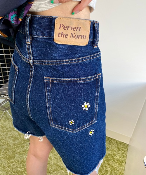 WHO'S WHO gallery（フーズフーギャラリー）の「フラワーショートデニム（デニムパンツ・レディース・サックスブルー/ブラック/キナリ/ブルー・FREE）」の19枚目の写真