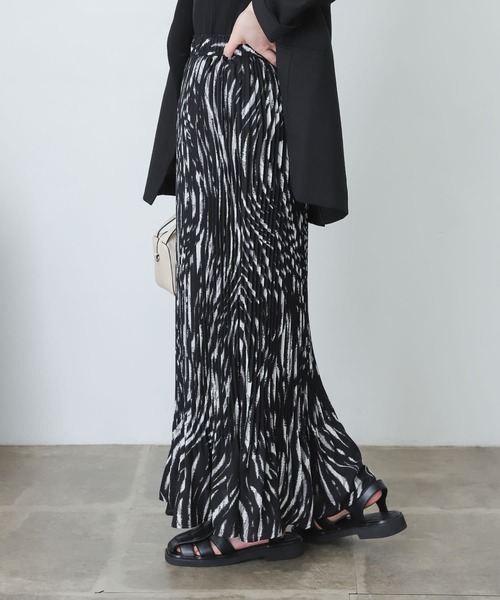 SENSE OF PLACE by URBAN RESEARCH(センスオブプレイスバイアーバンリサーチ)の「ウェーブプリントプリーツマーメイドスカート(スカート・レディース・ブラック系その他/ブルー系その他・ONE)」の4枚目の写真