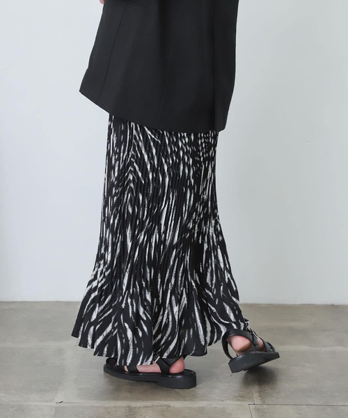 SENSE OF PLACE by URBAN RESEARCH(センスオブプレイスバイアーバンリサーチ)の「ウェーブプリントプリーツマーメイドスカート(スカート・レディース・ブラック系その他/ブルー系その他・ONE)」の8枚目の写真