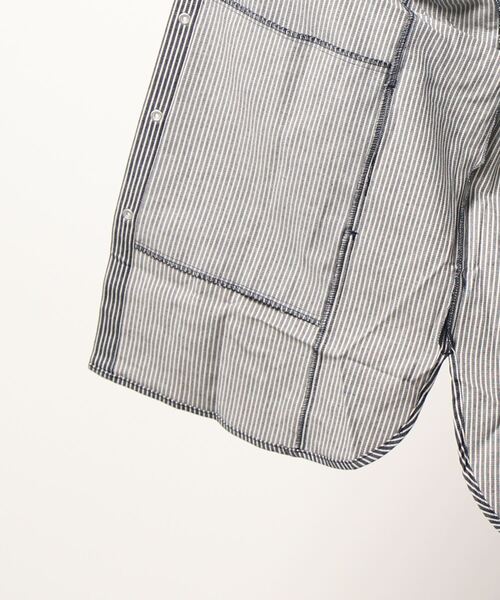 CERCA(チェルカ)の「GW/ビッグシルエット ヒッコリーストライプフードジャケット(ミリタリージャケット・メンズ・ホワイト/ネイビー・LARGE/MEDIUM)」の6枚目の写真