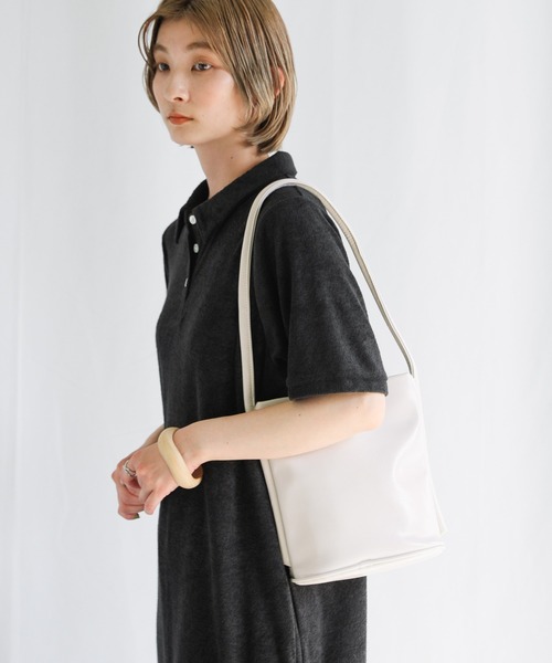 select MOCA（セレクトモカ）の「フェイクレザーワンハンドルバッグ（ショルダーバッグ・レディース・ブラック/カーキ/アイボリー・FREE）」の7枚目の写真