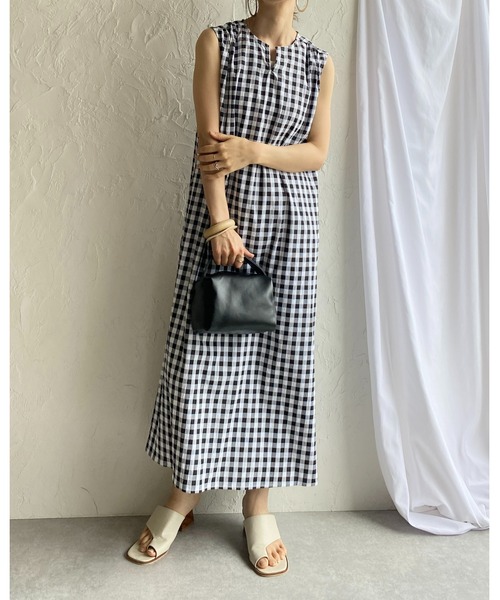 She's Closet（シーズクローゼット）の「ギンガムチェック2wayケープノーリーブロングワンピース（ワンピース・レディース・ブラック/ナチュラル/グレイッシュベージュ・FREE）」の19枚目の写真