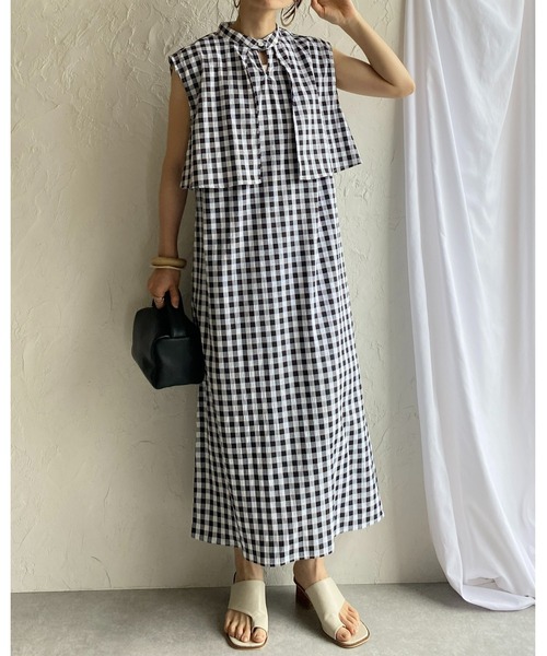 She's Closet（シーズクローゼット）の「ギンガムチェック2wayケープノーリーブロングワンピース（ワンピース・レディース・ブラック/ナチュラル/グレイッシュベージュ・FREE）」の6枚目の写真