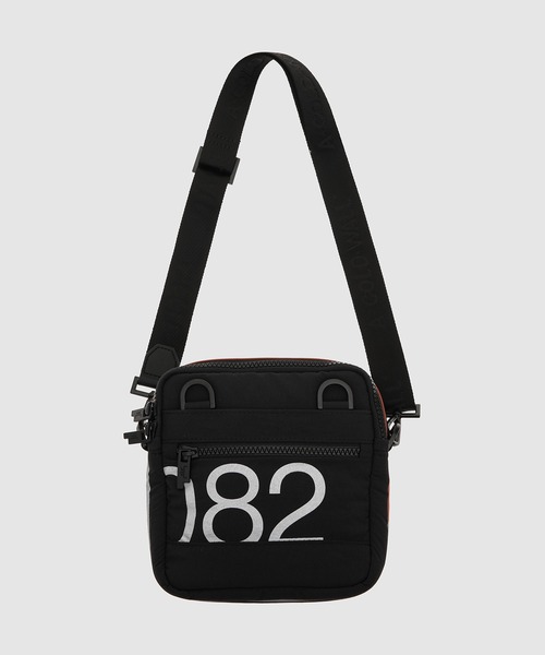 A-COLD-WALL*(アコールドウォール)の「INSULATE MESSENGER BAG(ショルダーバッグ・メンズ・ブラック・FREE)」の2枚目の写真
