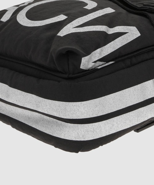 A-COLD-WALL*(アコールドウォール)の「INSULATE MESSENGER BAG(ショルダーバッグ・メンズ・ブラック・FREE)」の4枚目の写真