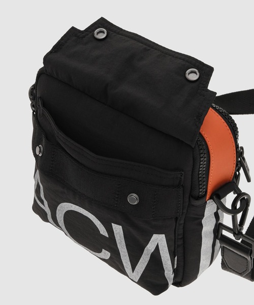 A-COLD-WALL*(アコールドウォール)の「INSULATE MESSENGER BAG(ショルダーバッグ・メンズ・ブラック・FREE)」の5枚目の写真