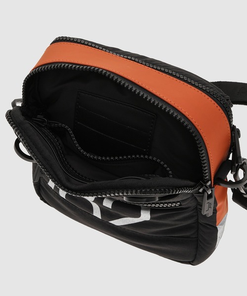 A-COLD-WALL*(アコールドウォール)の「INSULATE MESSENGER BAG(ショルダーバッグ・メンズ・ブラック・FREE)」の6枚目の写真