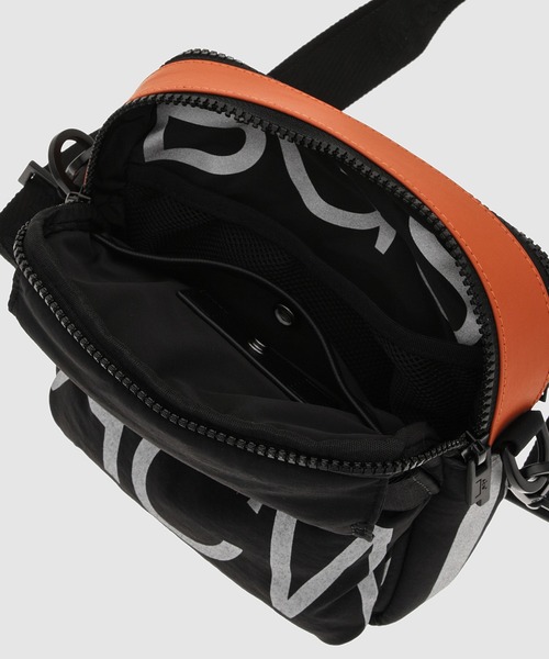 A-COLD-WALL*(アコールドウォール)の「INSULATE MESSENGER BAG(ショルダーバッグ・メンズ・ブラック・FREE)」の7枚目の写真