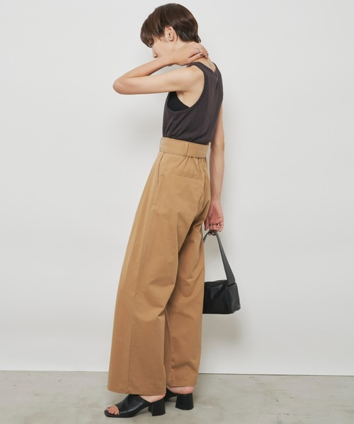 Auntie Rosa Holiday（アンティローザホリデー）の「ベルト付きツータックワイドパンツ / サイズ展開あり（チノパンツ・レディース・ベージュ/カーキ・SMALL/MEDIUM）」の19枚目の写真