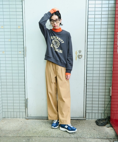 Auntie Rosa Holiday（アンティローザホリデー）の「ベルト付きツータックワイドパンツ / サイズ展開あり（チノパンツ・レディース・ベージュ/カーキ・SMALL/MEDIUM）」の8枚目の写真