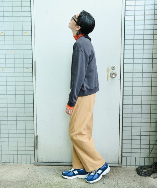 Auntie Rosa Holiday（アンティローザホリデー）の「ベルト付きツータックワイドパンツ / サイズ展開あり（チノパンツ・レディース・ベージュ/カーキ・SMALL/MEDIUM）」の9枚目の写真