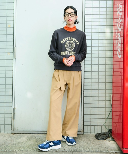 Auntie Rosa Holiday（アンティローザホリデー）の「ベルト付きツータックワイドパンツ / サイズ展開あり（チノパンツ・レディース・ベージュ/カーキ・SMALL/MEDIUM）」の11枚目の写真