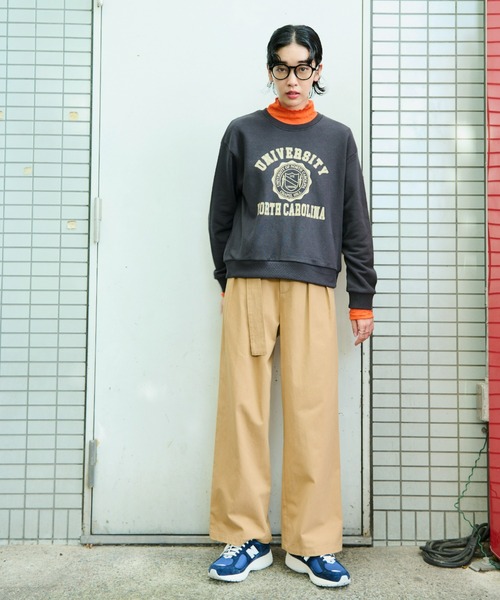 Auntie Rosa Holiday（アンティローザホリデー）の「ベルト付きツータックワイドパンツ / サイズ展開あり（チノパンツ・レディース・ベージュ/カーキ・SMALL/MEDIUM）」の12枚目の写真