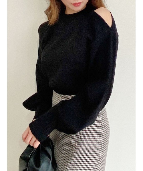 dazzlin（ダズリン）の「ショルダーオープンボリュームニットトップス（ニット/セーター・レディース・モカ/ブルー/オフホワイト/ブラウン/ブラック/ピンク・FREE）」の3枚目の写真