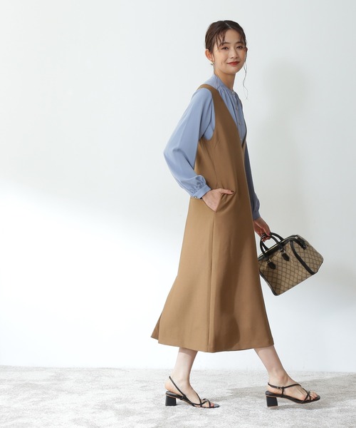 N.（N. Natural Beauty Basic）（エヌエヌナチュラルビューティーベーシック）の「◆Ｖカラージャンパースカート（ジャンパースカート・レディース・ナチュラル/ブラック/モカ・MEDIUM）」の4枚目の写真