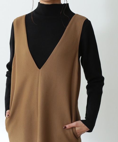 N.（N. Natural Beauty Basic）（エヌエヌナチュラルビューティーベーシック）の「◆Ｖカラージャンパースカート（ジャンパースカート・レディース・ナチュラル/ブラック/モカ・MEDIUM）」の10枚目の写真