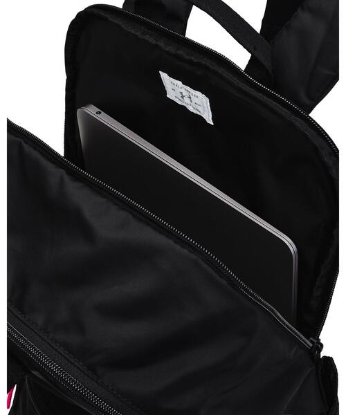 UNDER ARMOUR(アンダーアーマー)の「UAエッセンシャルズ バックパック 17L(トレーニング/レディース)(バックパック/リュック・レディース・ブラック・ONESIZE)」の12枚目の写真