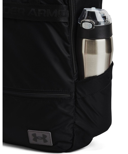UNDER ARMOUR(アンダーアーマー)の「UAエッセンシャルズ バックパック 17L(トレーニング/レディース)(バックパック/リュック・レディース・ブラック・ONESIZE)」の8枚目の写真