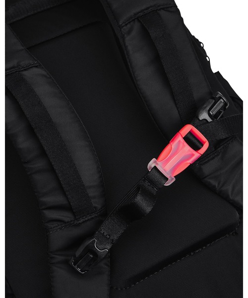 UNDER ARMOUR(アンダーアーマー)の「UAエッセンシャルズ バックパック 17L(トレーニング/レディース)(バックパック/リュック・レディース・ブラック・ONESIZE)」の9枚目の写真
