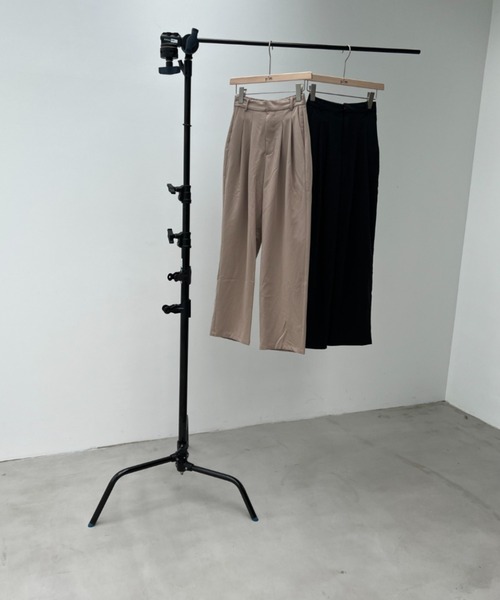 y/m by misato(イムバイミサト)の「エステルツイルタックパンツ(その他パンツ・レディース・ブラック/ベージュ・FREE)」の17枚目の写真