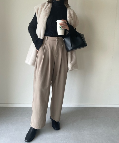 y/m by misato(イムバイミサト)の「エステルツイルタックパンツ(その他パンツ・レディース・ブラック/ベージュ・FREE)」の10枚目の写真