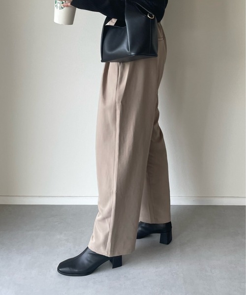 y/m by misato(イムバイミサト)の「エステルツイルタックパンツ(その他パンツ・レディース・ブラック/ベージュ・FREE)」の12枚目の写真