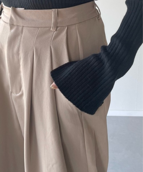 y/m by misato(イムバイミサト)の「エステルツイルタックパンツ(その他パンツ・レディース・ブラック/ベージュ・FREE)」の14枚目の写真