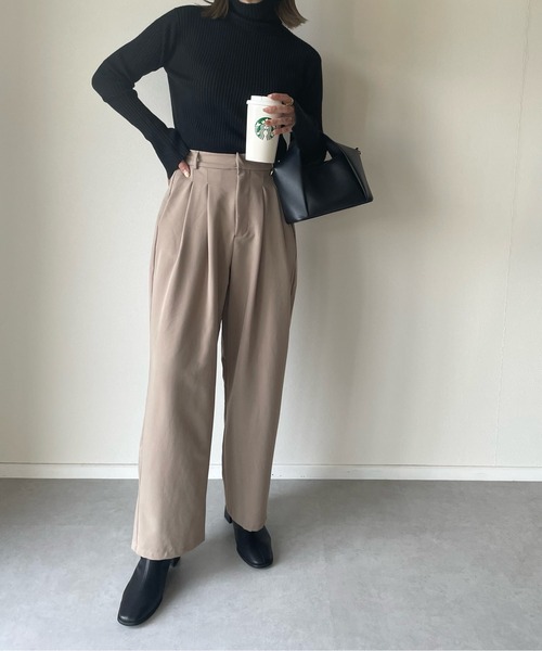 y/m by misato(イムバイミサト)の「エステルツイルタックパンツ(その他パンツ・レディース・ブラック/ベージュ・FREE)」の8枚目の写真