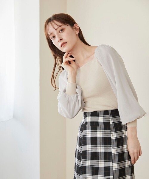 Feroux（フェルゥ）の「【洗える】シフォンスリーブドッキング ニット（ニット/セーター・レディース・ブラック系/ダークブラウン系/ベージュ系/ブルー系・F）」の3枚目の写真