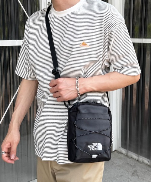 THE NORTH FACE(ザノースフェイス)の「【THE NORTH FACE】JESTER CROSSBODY ジェスタークロスボディバッグ NF0A52UC(ショルダーバッグ・メンズ・ブラック/イエロー/マルチ/ライトグレー/その他2/ブルー/ブラック系その他2・FREE)」の2枚目の写真