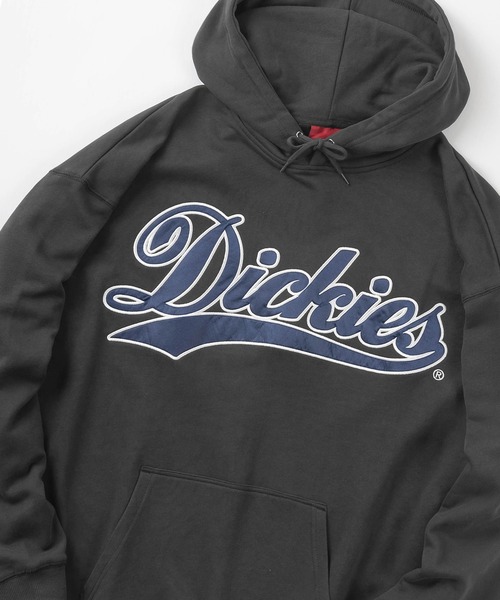 Dickies（ディッキーズ）の「【Dickies/ディッキーズ】サテンワッペン刺繍 ビッグカレッジロゴ プルパーカー/スタジアムロゴフーディー/ビッグシルエット/裏毛（パーカー・メンズ・チャコールグレー/ブラック/ネイビー/グレー/イエロー/ブルー/グリーン/グレイッシュベージュ・M/L/XL）」の3枚目の写真