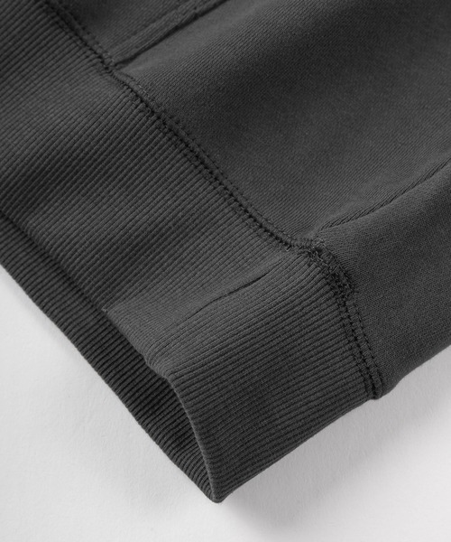 Dickies（ディッキーズ）の「【Dickies/ディッキーズ】サテンワッペン刺繍 ビッグカレッジロゴ プルパーカー/スタジアムロゴフーディー/ビッグシルエット/裏毛（パーカー・メンズ・チャコールグレー/ブラック/ネイビー/グレー/イエロー/ブルー/グリーン/グレイッシュベージュ・M/L/XL）」の16枚目の写真