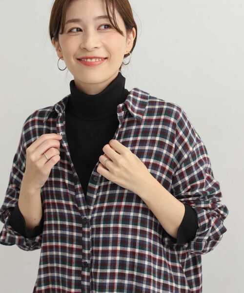 URBAN RESEARCH DOORS（アーバンリサーチドアーズ）の「『UR TECH』テレコタートルネックTシャツ（Tシャツ/カットソー・レディース・ライトグレー/オフホワイト/ブラック・MEDIUM）」の9枚目の写真